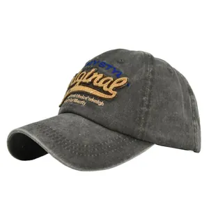 Détail de la broderie 3D et du texte Original sur la casquette de baseball rétro