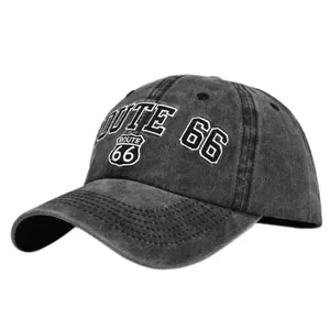 Détail de la broderie vintage Route 66 sur casquette de baseball en toile gris foncé