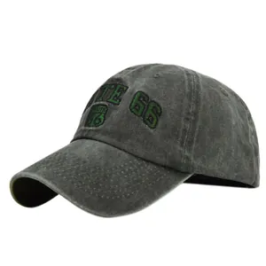 Gros plan sur une casquette vintage en coton délavé avec broderie verte Route 66