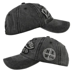 Detail der gewaschenen grauen Baseballkappe mit 3D-New-York-Stickerei und Vintage-Denim-Struktur