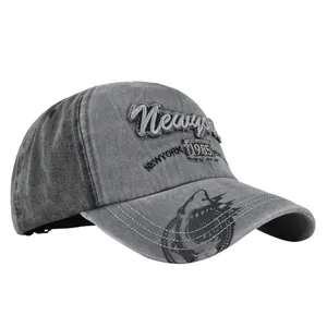 Casquette Newyork vintage gris délavé avec broderie et motif requin sur la visière