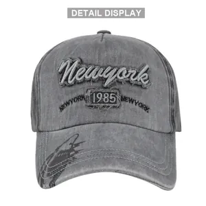 Détail de la broderie Newyork vintage et du patch 1985 sur la casquette gris anthracite