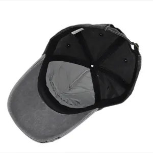 Vue interne de la casquette vintage grise montrant l'étiquette 100% coton et le bandeau