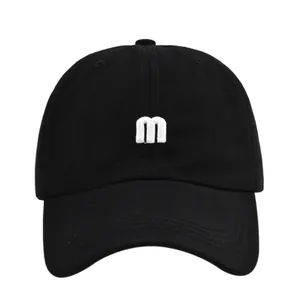 Casquette de baseball en coton noir minimaliste avec broderie m blanche et visière