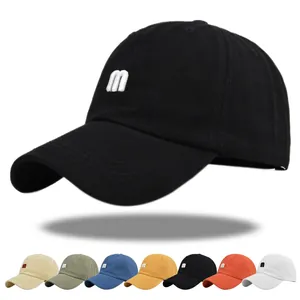 Casquette de baseball en coton avec broderie lettre M, en noir et diverses couleurs
