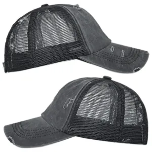Detailansicht der schwarzen Distressed Trucker Cap mit Mesh und abgenutztem Schirm
