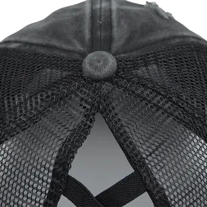 Detail der High-Ponytail-Baseballkappe mit elastischen Bändern und Netzrücken