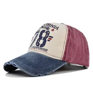 Dettaglio della stampa vintage California 78 con finiture rovinate sul cappello baseball
