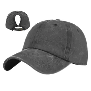 Vue détaillée de la casquette délavée avec découpe pour queue de cheval haute