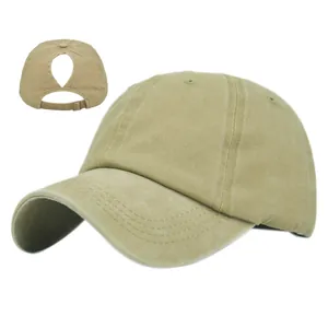 Détail de la casquette queue de cheval kaki avec coton délavé et boucle en métal