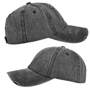 Détails de la casquette vintage délavée avec effets d'usure et textures déchirées
