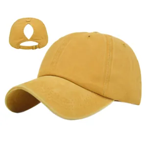 Détail d'une casquette de baseball jaune moutarde délavée avec fente pour queue de cheval