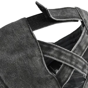 Détail de l'ouverture pour queue de cheval haute avec bandes croisées sur la casquette