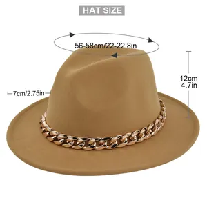 Cappello Fedora classico in feltro cammello con catena dorata e tesa larga elegante
