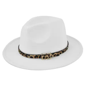 Sombrero fedora de fieltro de lana blanco con banda de leopardo y hebilla oro