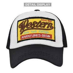 Dettaglio della toppa ricamata Western New York Vintage su un cappello trucker mesh