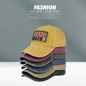 Gestapelde vintage distressed baseballcaps met MIAMI-borduursel in diverse kleuren