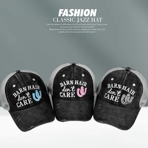 Détails des casquettes filet vintage pour queue de cheval avec broderie et visière usée