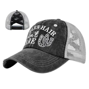 Casquette de camionneur en maille pour queue de cheval avec broderie et bandes croisées
