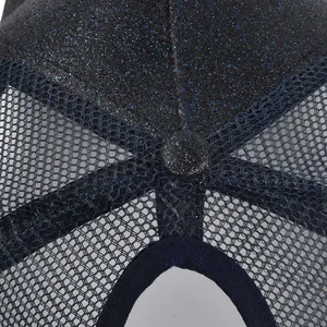Detailweergave van de glitter mesh paardenstaartpet met ademende stof en fijne textuur