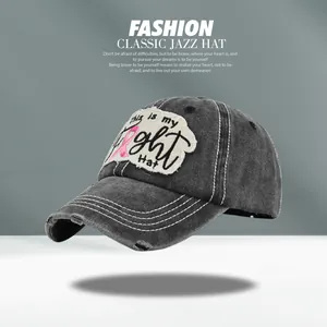 Gorra de béisbol de mezclilla desgastada con parche bordado y lazo rosa de lucha