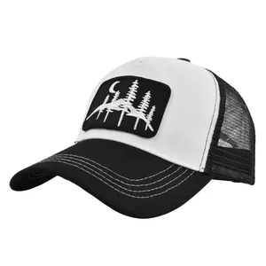 Detail der Trucker-Mütze mit atmungsaktivem Mesh und besticktem Kiefernholz-Patch