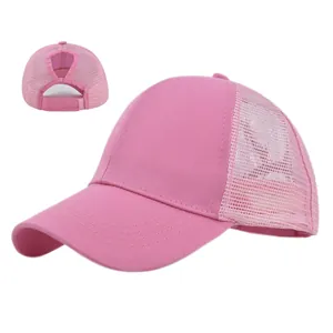 Casquette rose pour queue de cheval avec maille respirante et sangle velcro ajustable