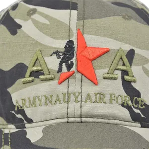 Cappellino mimetico con ricamo stella rossa e dettagli del testo Army Navy Air Force