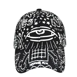 Berretto da baseball stile graffiti con icone bianche disegnate a mano su tessuto nero