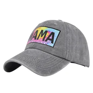 Vue latérale de la casquette de baseball en coton gris délavé avec écusson coloré MAMA
