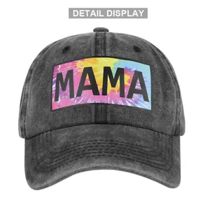 Détail de la casquette de baseball en jean gris vintage avec broderie MAMA tie-dye