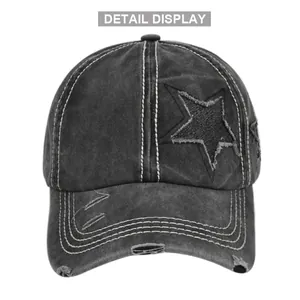 Dettaglio del cappello da baseball vintage in cotone lavato con stella e tesa strappata