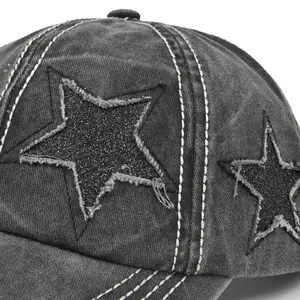 Berretto da baseball in denim grigio scuro con toppa a stella glitterata e cuciture a contrasto