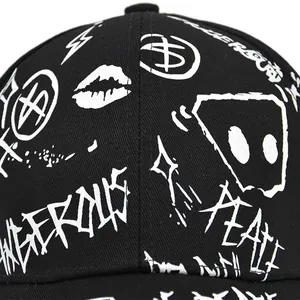 Casquette de baseball noire style urbain avec broderie graffiti blanche et design punk