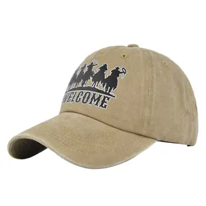 Detalle de la gorra lavada caqui con silueta de vaquero occidental e impresión Welcome