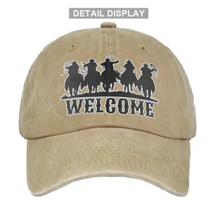 Detalle de gorra de béisbol en algodón lavado caqui con siluetas de vaqueros y Welcome