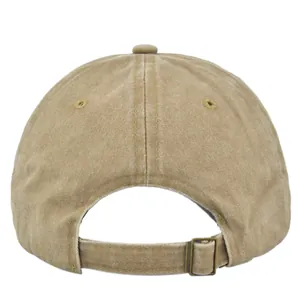 Detalle de gorra de béisbol de algodón caqui con hebilla de metal ajustable vintage
