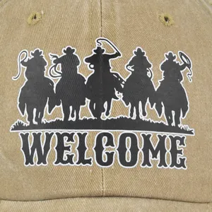 Gorra Route 66 caqui con bordado 3D de vaqueros y texto Welcome artístico
