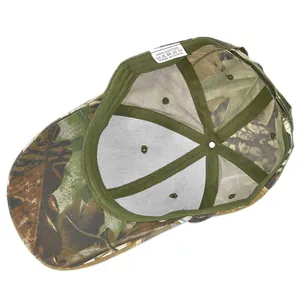 Detailansicht der Innenseite der Camouflage-Baumwollkappe mit 6-Panel-Design und Nähten