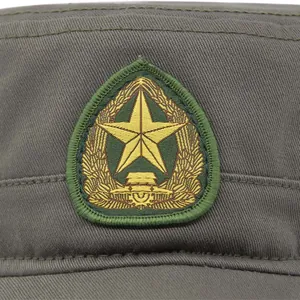 Dunkelgraue Cadet Cap mit militärischer Wappen-Stickerei und goldenem Stern-Emblem