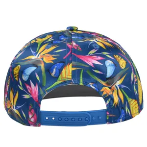 Detail des verstellbaren Snapback-Verschlusses der tropischen Mesh-Baseballkappe