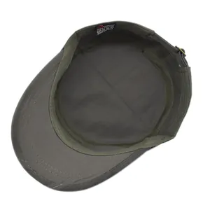 Detail einer Cadet Cap aus 100% Baumwolle mit Marken-Waschetikett und Innennähten