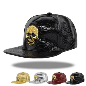 Berretto Snapback Punk Hip Hop con Teschio in Metallo per Uomo Donna Motivo Serpente in Pelle PU Berretto da Baseball a Tesa Piatta Strass Rivetto Regolabile Moda