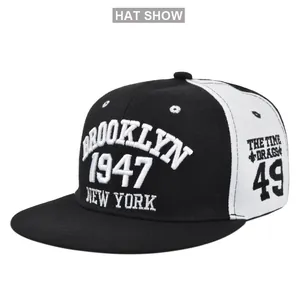 Λεπτομέρεια κεντήματος Brooklyn 1947 σε ασπρόμαυρο βαμβακερό καμβά καπέλο μπέιζμπολ