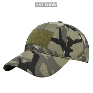 Detail der taktischen Camouflage-Baseballkappe mit Klettfläche für Outdoor-Patches