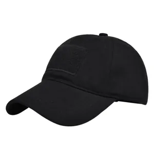 Taktische schwarze Baseballkappe mit Klettfläche vorne und vorgebautem Schirm