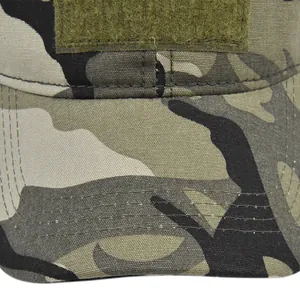 Detail der Camouflage Tactical Cap mit verstärkten Nähten und Klettverschluss-Bereich