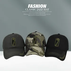 Trois casquettes de baseball brodées en gris, camouflage et noir avec logo SPORTS
