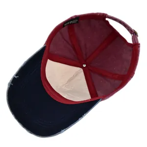 Detalle del interior de la gorra con costuras rojas reforzadas y costura de estilo retro