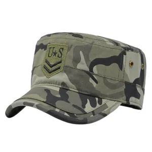 Klassische Armee-Kappe in Waldtarnung mit US-Stickerei und seitlichen Metall-Ösen aus Baumwolle